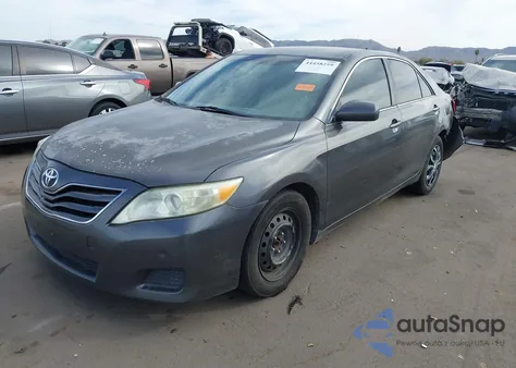 2010 Toyota Camry Le z USA, uszkodzony, nr VIN 4T4BF3EK8AR026506